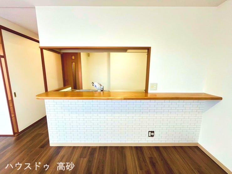 お料理をしながらご家族との会話も弾む対面キッチンです♪