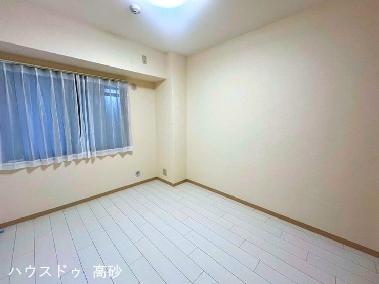 洋室は床にゴミが付着しづらいので掃除が楽にできます!