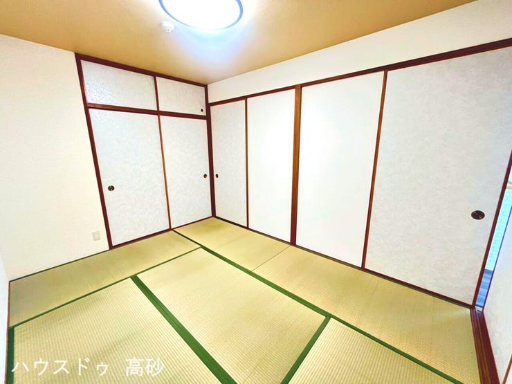 襖を開放すれば、リビングと一体化。さらに広々とした大空間として使えます。