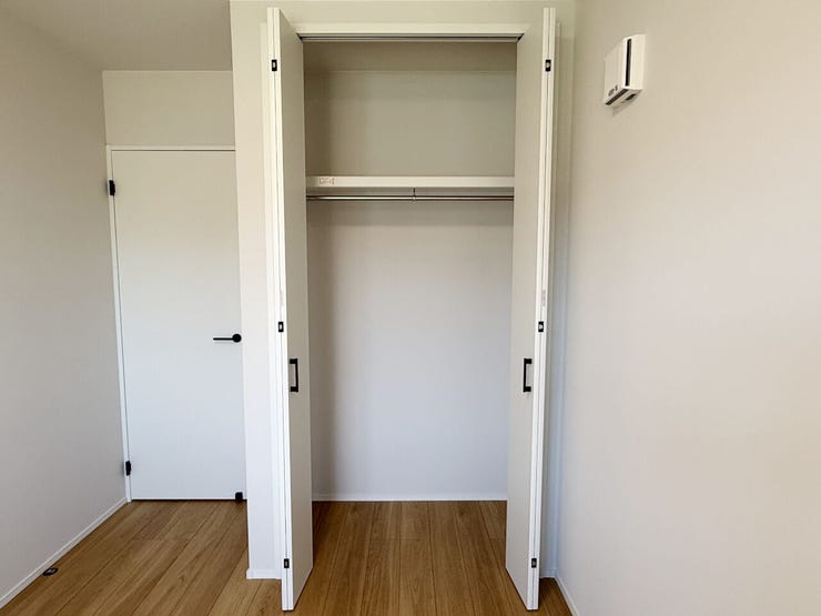 室内(2026年7月)撮影
◎本日案内可能◎
奥行きのある収納で荷物やお洋服も収納できます♪