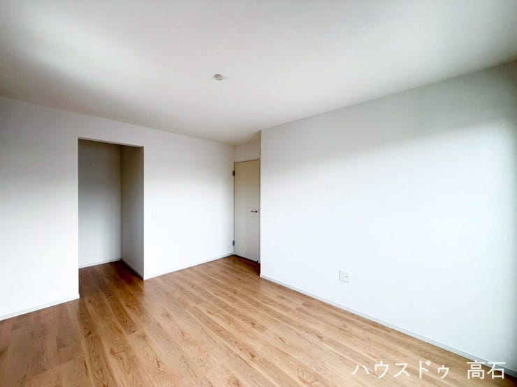 7.5畳洋室
クローゼット付きで収納も確保され、主寝室として快適にお使いいただけます。