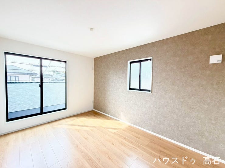 7.5畳洋室
大きな窓から明るい光が差し込む洋室。