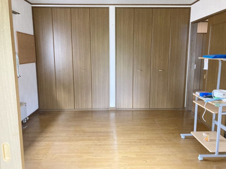 室内(2026年7月)撮影
◎現地案内予約受付中!◎
8帖の洋室は大容量のクローゼットが2か所あります。