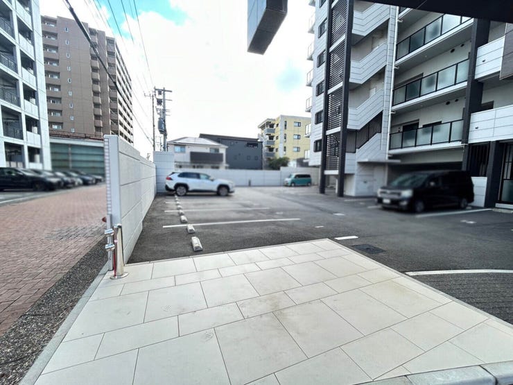 【小中学校まで徒歩10分圏内】ペット相談可♪浴室乾燥機♪オートロック♪ダブルロックドア♪来客用駐車場