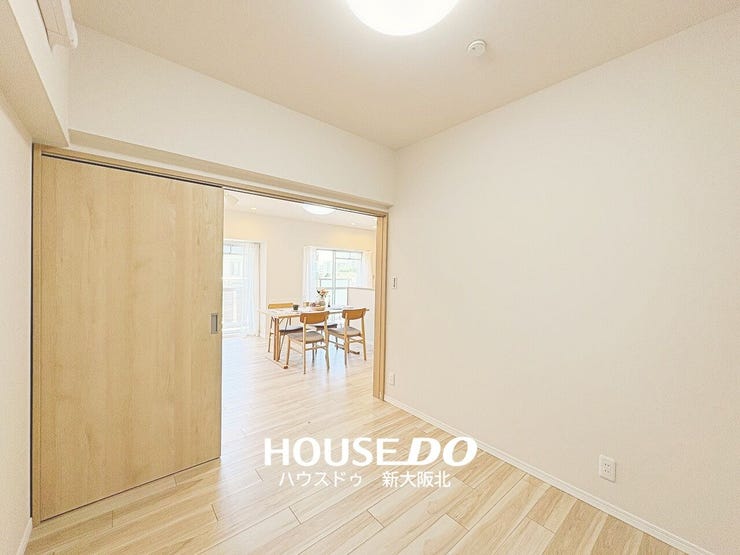 ■リビングに面したお部屋は、ご家族のライフスタイルに合わせて広々としたリビングとして使用したり、個室として利用するなど、使い分けることができます!