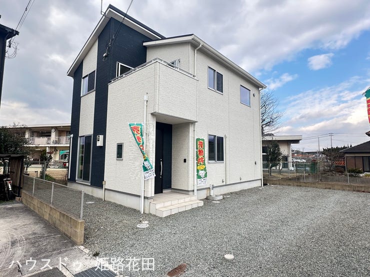 【外観】
シンプルなツートンカラーの外観◎