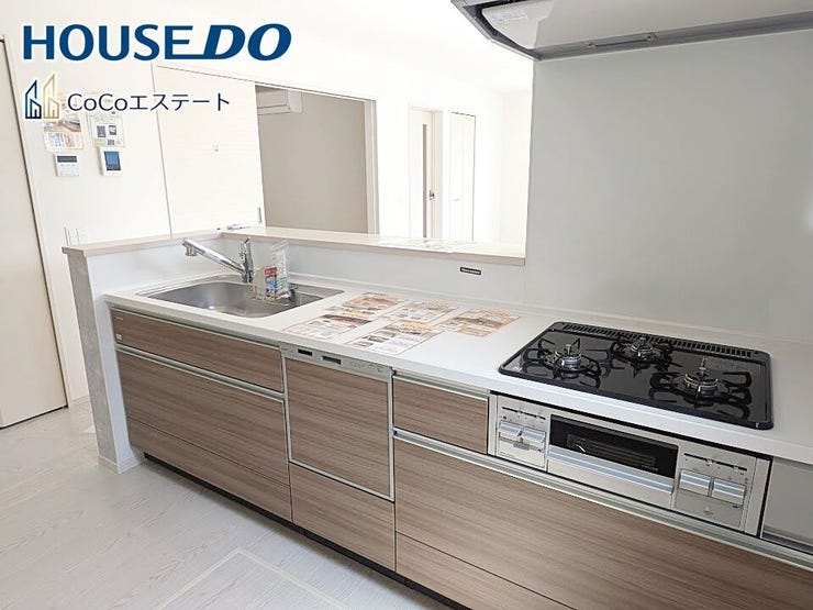 □■キッチン■□
お料理をもっと効率的に♪
浄水器付き蛇口、食洗器、グリル付き3口コンロと充実の設備が標準装備です。