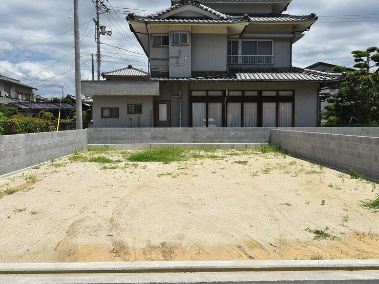 外観を西側より撮影