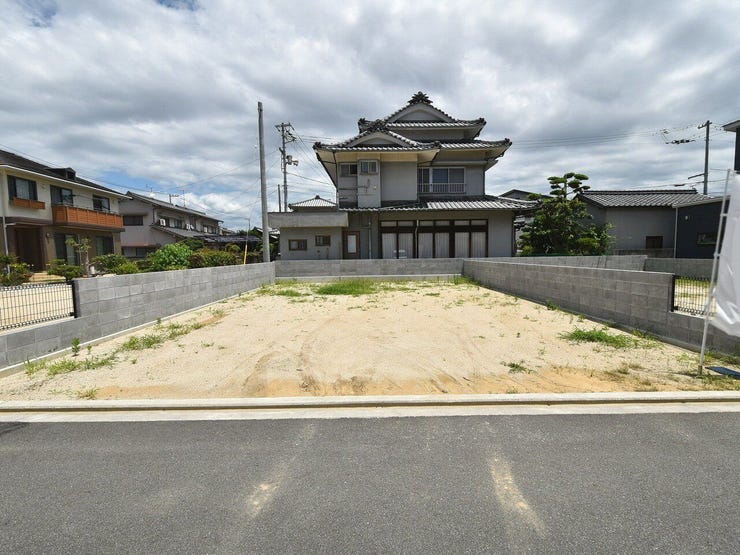 外観を西側より撮影