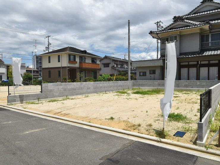 外観を南西側より撮影