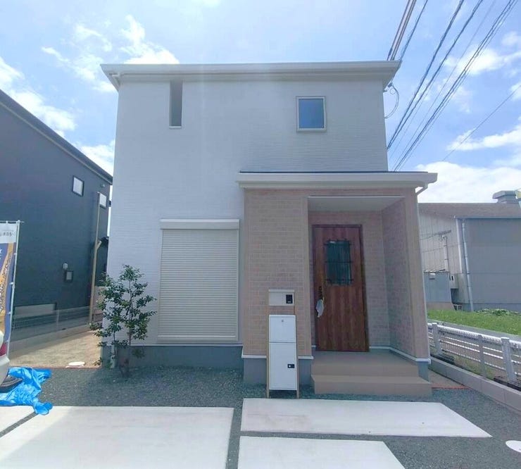 白を基調とした明るく素敵な外観です
