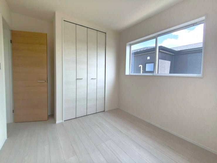 お掃除のしやすいフローリングの部屋です
