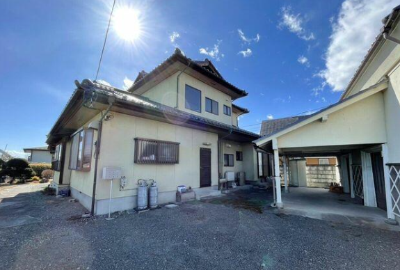 隣に蔵があります