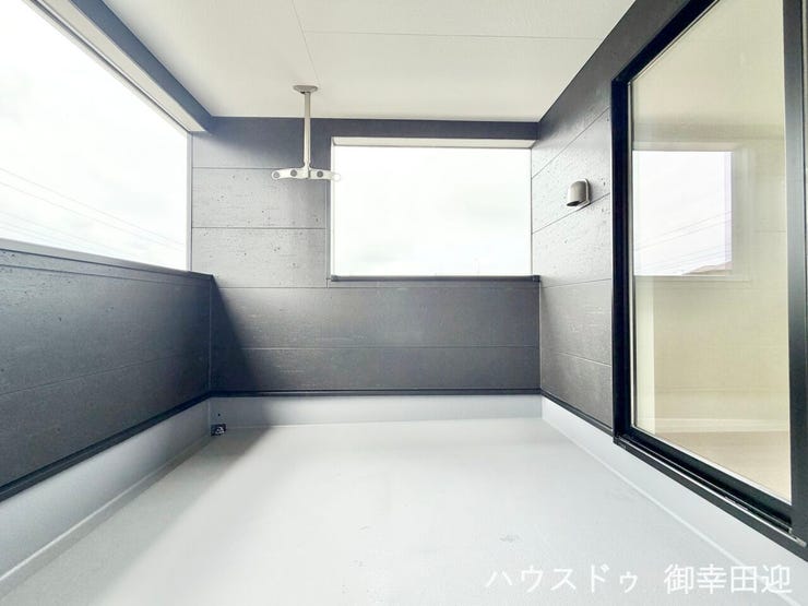 ■空の下の開放的な特等席■日光浴や読書、外の空気を感じながらリフレッシュ。暮らしを豊かにする、もう一つの心地よい空間です。