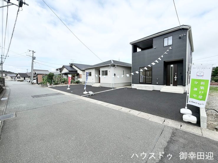 ■理想を叶える新しい暮らしの舞台■高いデザイン性と機能性を兼ね備えた住まい。ここで、家族の新しい物語が始まります。