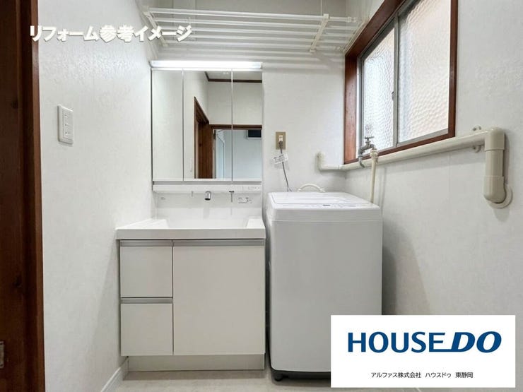 ※同社リフォーム施工事例を参考に生成AIを用いたイメージ画像です。※
洗面所の交換、床や壁の張替え等、リフォームのご相談も承ります!