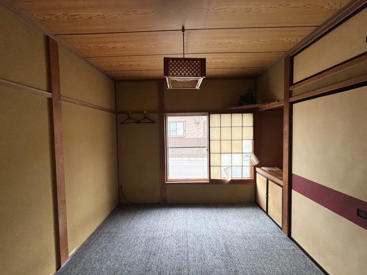 1階4.5帖和室
押入と収納が設計された和室です。