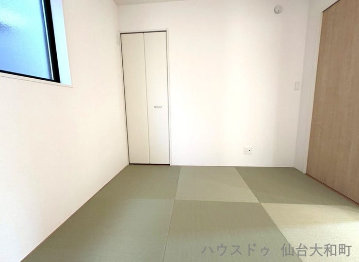 琉球風畳の和洋室+*ついつい足を伸ばして寝ころびたくなる心地よさがあります♪