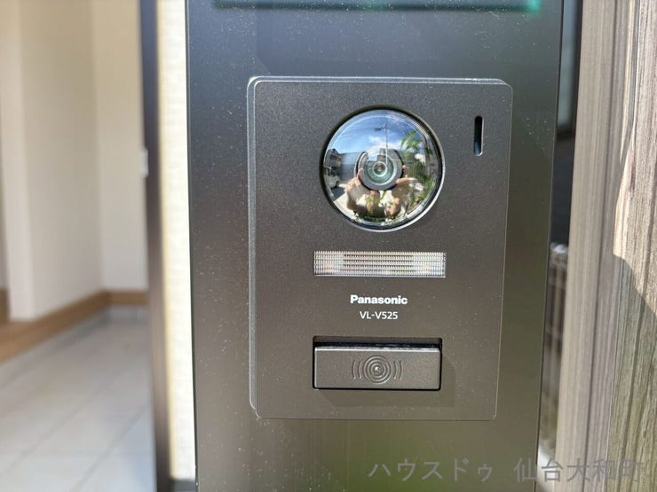 インターフォンカメラで来訪者を確認できるので安心です♪