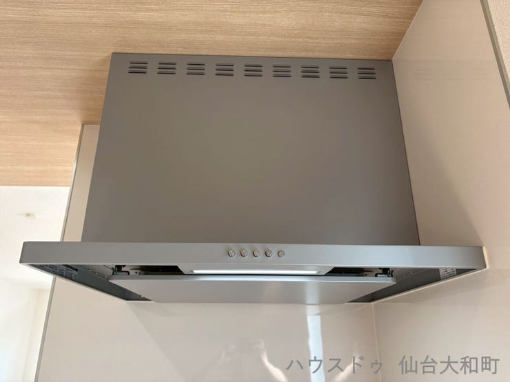 フラットタイプのレンジフードは吸引力も強く、お手入れのしやすさでも定評があります♪