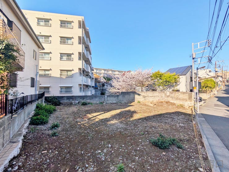 【外観】
太陽光発電システムの導入が予定された、省エネに配慮した新築住宅。システムキッチンや浴室乾燥機など、充実の設備が備わる予定です。