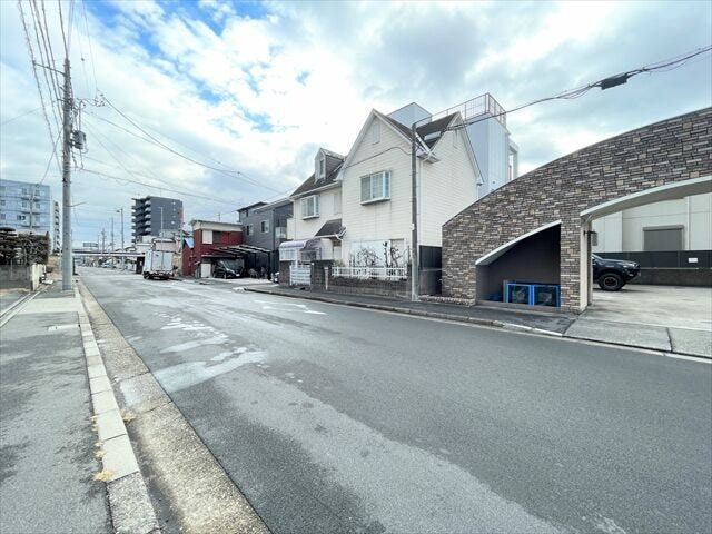 都市近郊で交通量が気になるかもしれませんが、教育施設までも安心の徒歩10分圏内。
