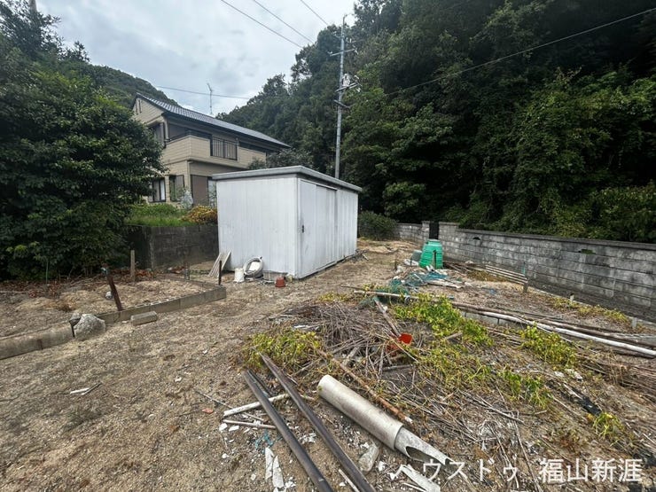 敷地内には物置もあります。屋外用品や工具などの収納スペースとして活用できます。