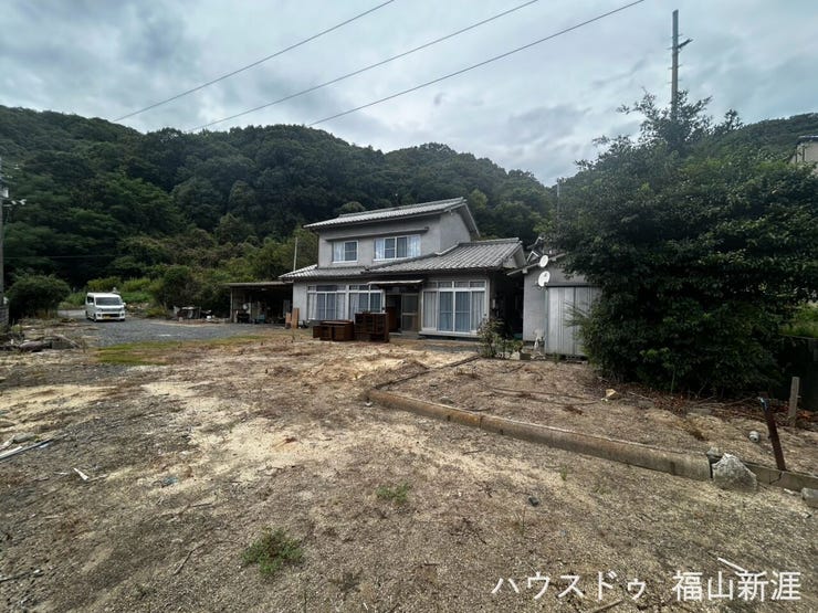建物前にはゆとりのあるスペースを確保。ガーデニングや家庭菜園など、広さを活かした使い方も検討できます。