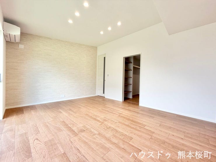 ■安らぎと笑顔の中心地■陽光が優しく降り注ぎ、会話が自然と弾む。ここでは、毎日が特別な時間へと変わります。