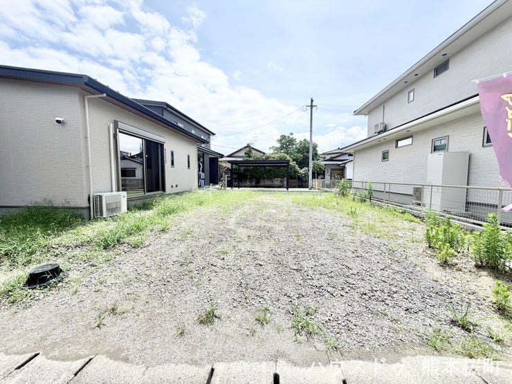 ■車と趣味の幅が広がる場所■単なる駐車スペースではない、洗車やタイヤ交換、DIYにも使える多目的な屋外スペースです。【撮影日:2026年7月7日】