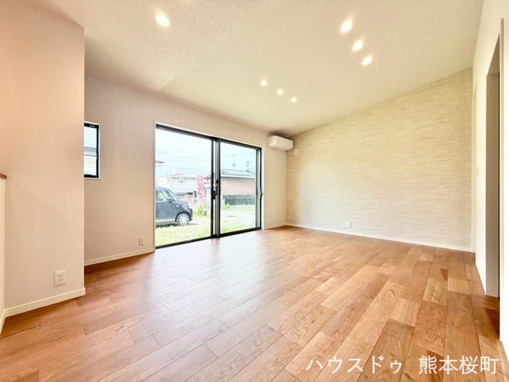 ■安らぎと笑顔の中心地■陽光が優しく降り注ぎ、会話が自然と弾む。ここでは、毎日が特別な時間へと変わります。