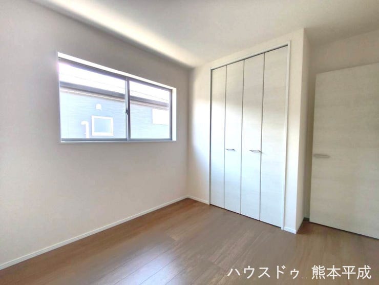 お掃除のしやすいフローリングの部屋です