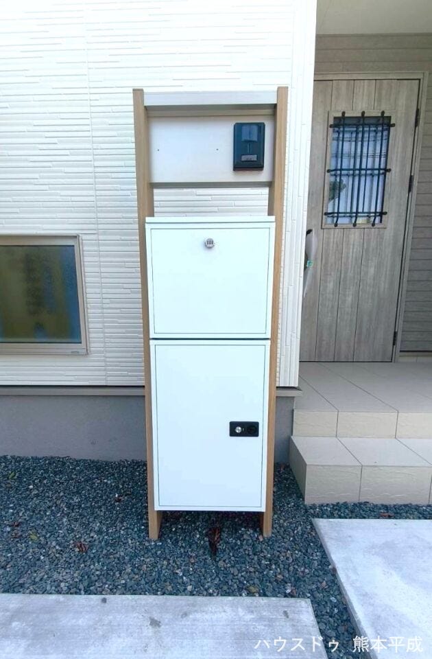 家全体と統一感のある色合いのメールボックスです。TVモニタ付きインターホンで夜間でも安心です