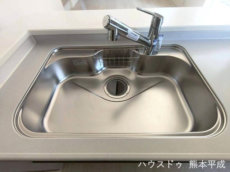 耐久性が良く、お手入れがしやすいステンレスのシンクです