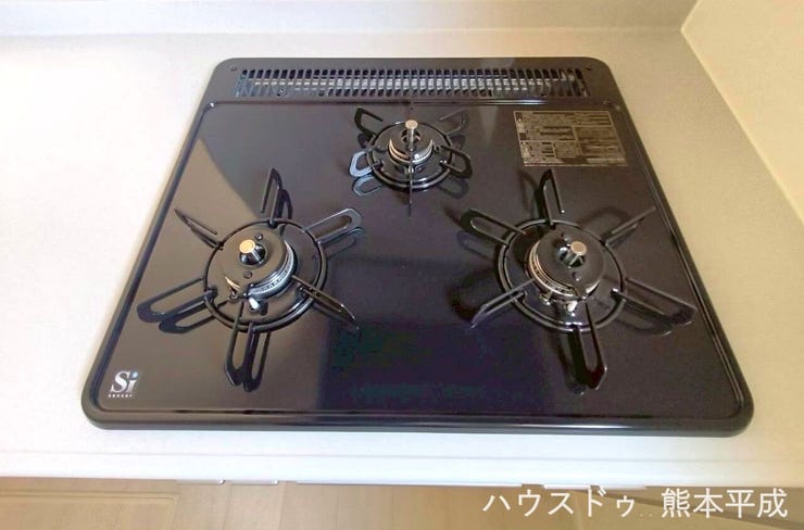 効率よくお料理ができる3口コンロで、複数の料理を同時並行して調理できます