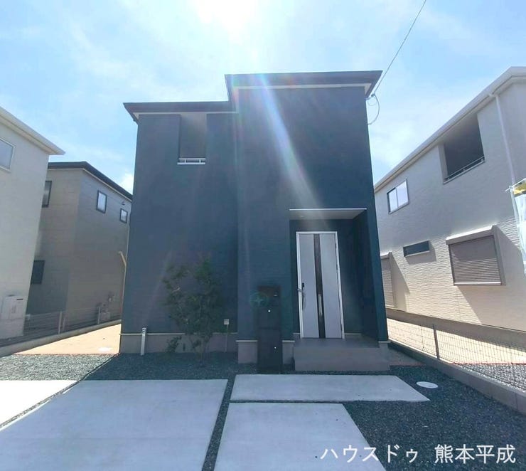 全体が黒いデザインで落ち着いた外観となっております。