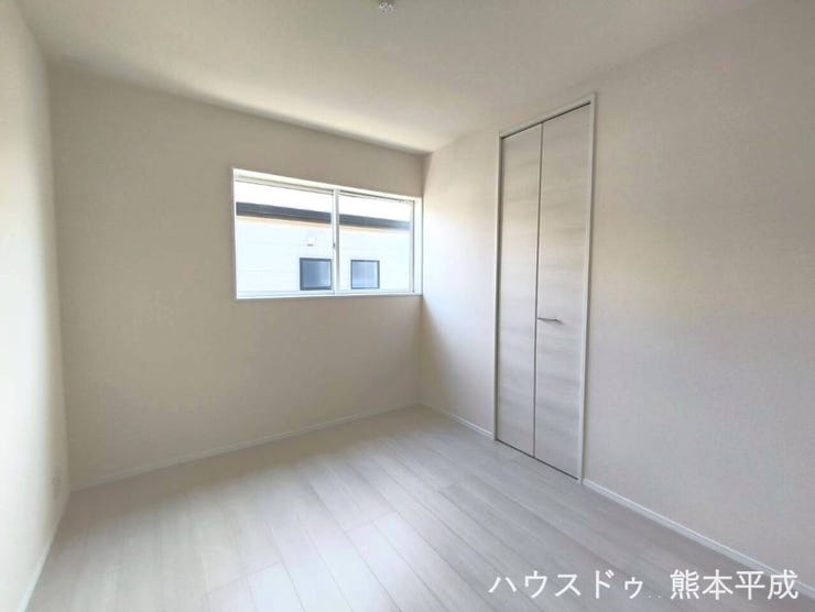 お掃除のしやすいフローリングの部屋です