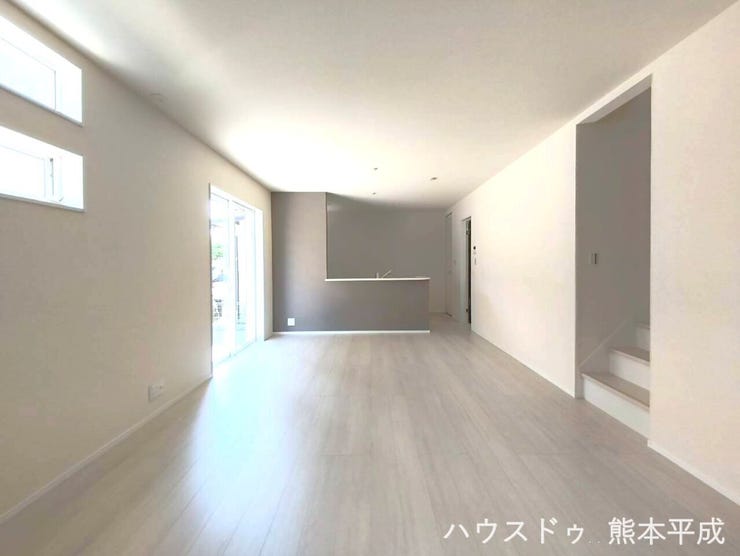 広々としたリビングでキッチンともコミュニケーションを取れる家族団らんのスペースです