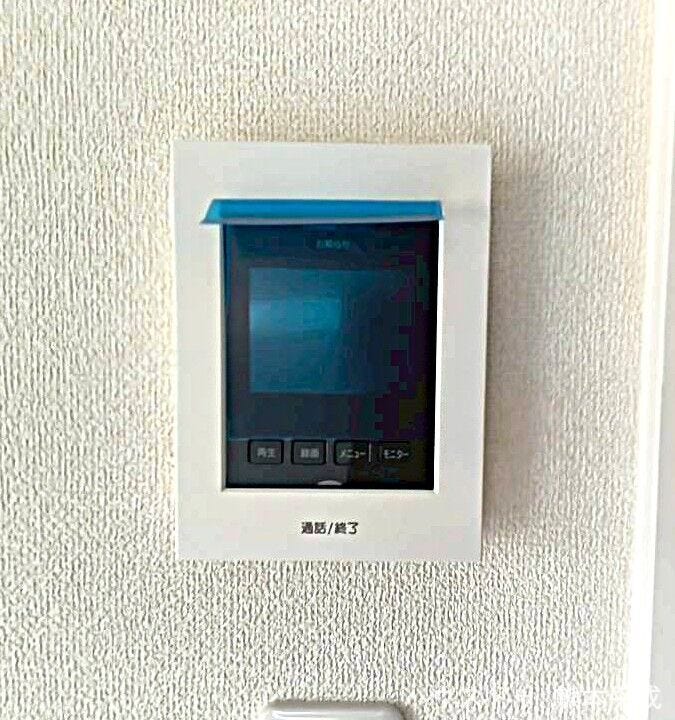 訪問者の顔が見える、防犯性の高いTVモニタ付きインターホンです