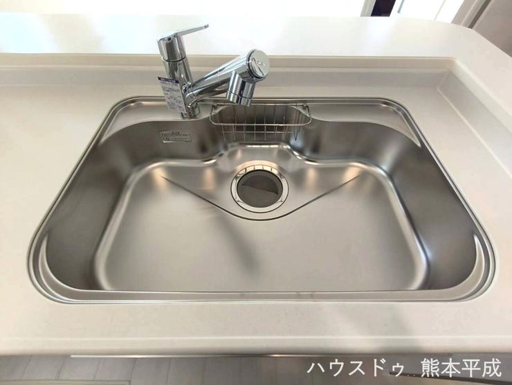 耐久性が良く、お手入れがしやすいステンレスのシンクです