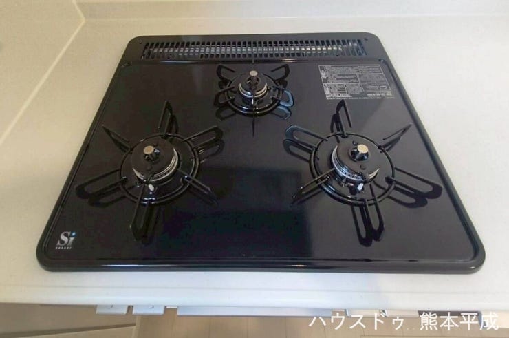 効率よくお料理ができる3口コンロで、複数の料理を同時並行して調理できます