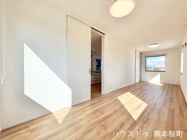 ■2階5.3+5.3帖洋室■寝室、書斎、趣味の部屋。家族の成長やライフスタイルに合わせ、様々な使い方ができる快適な空間です。