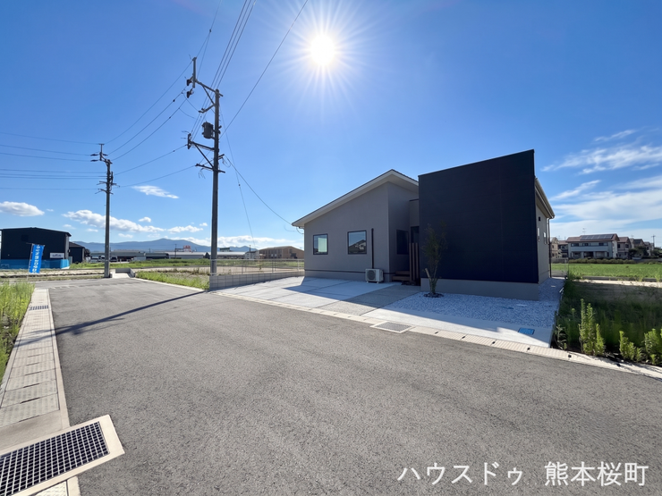 ■理想を叶える新しい暮らしの舞台■高いデザイン性と機能性を兼ね備えた住まい。ここで、家族の新しい物語が始まります。