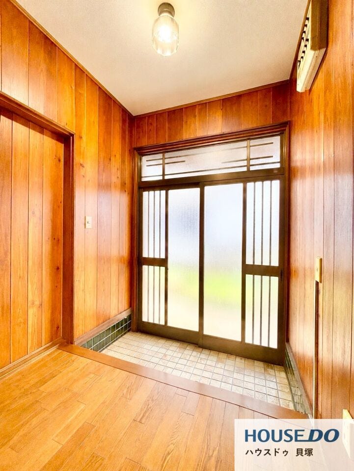 採光のある玄関扉で、気持ちよく家族や来客を迎えられます♪