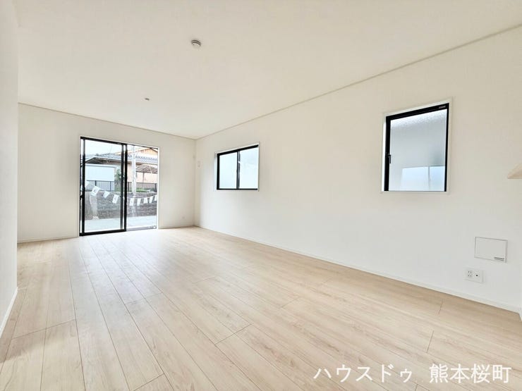 ■安らぎと笑顔の中心地■陽光が優しく降り注ぎ、会話が自然と弾む。ここでは、毎日が特別な時間へと変わります。