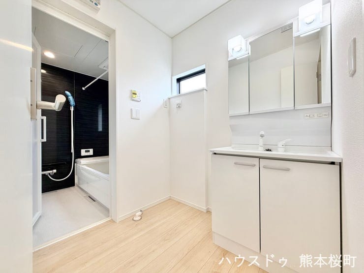 ■清々しいリフレッシュ空間■自分を磨き、気持ちを切り替える。心地よい光が差し込むプライベートスペース。