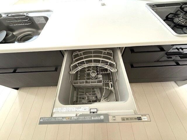食器洗い乾燥機付きで、毎日の家事負担を軽減。
忙しい毎日に嬉しい設備です。