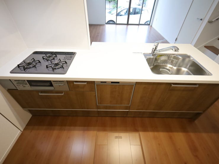 (同社施工事例)食洗機付きで家事の時短が叶う、効率的なシステムキッチンです。