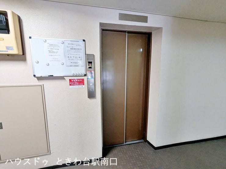 エレベーター付きマンション。
各階への移動をサポートします。