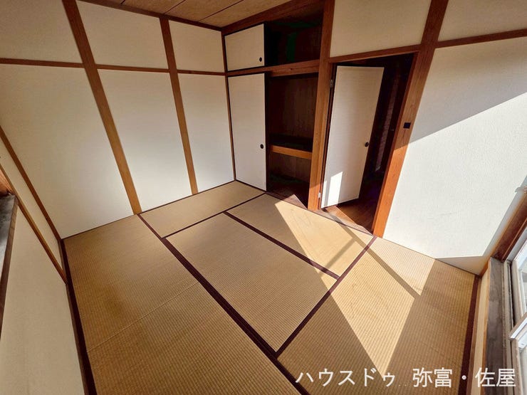 バルコニーに面した約6帖の和室☆